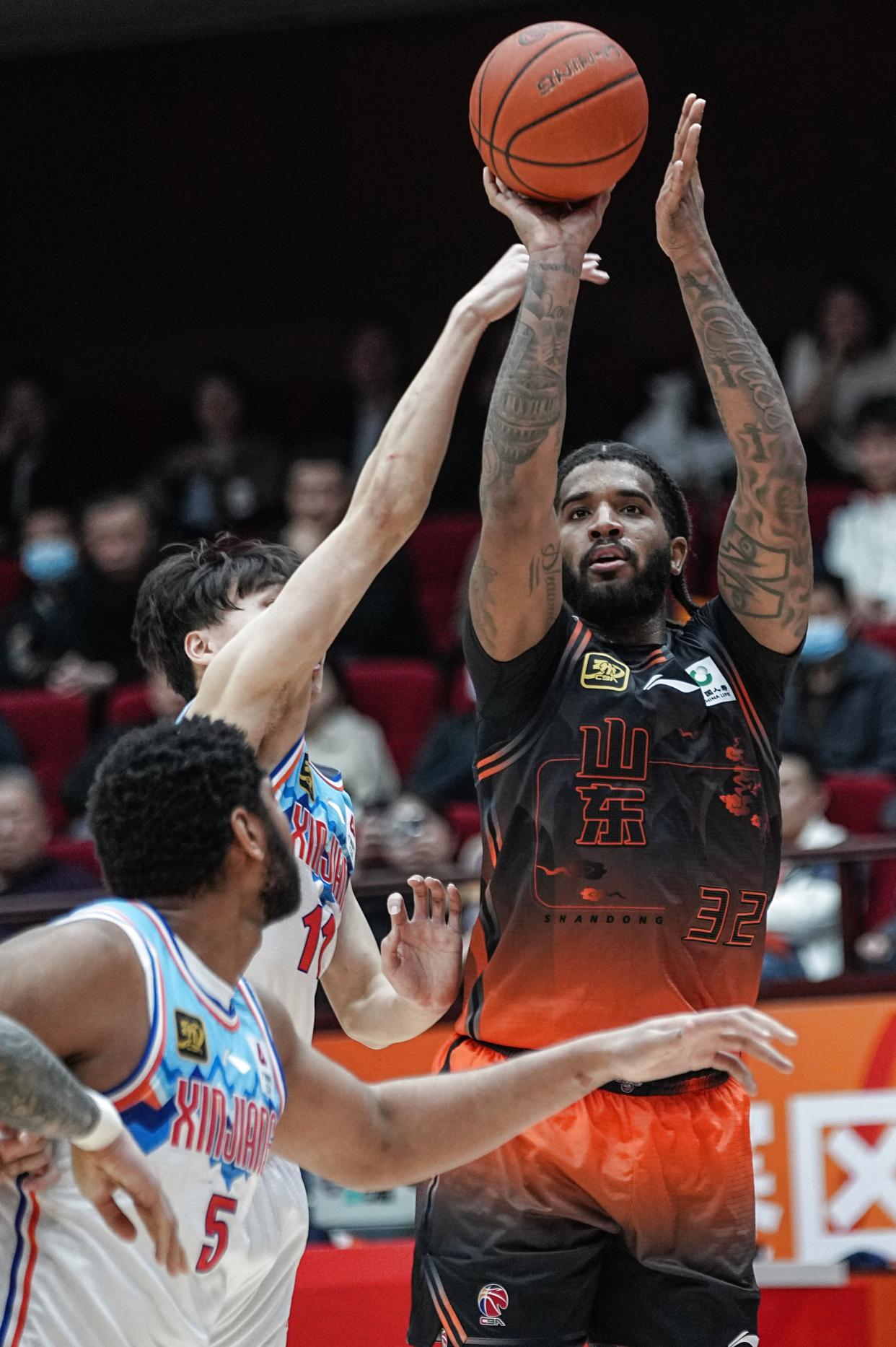 关于新疆队大胜山东，壮志蓬勃冲击前四的信息