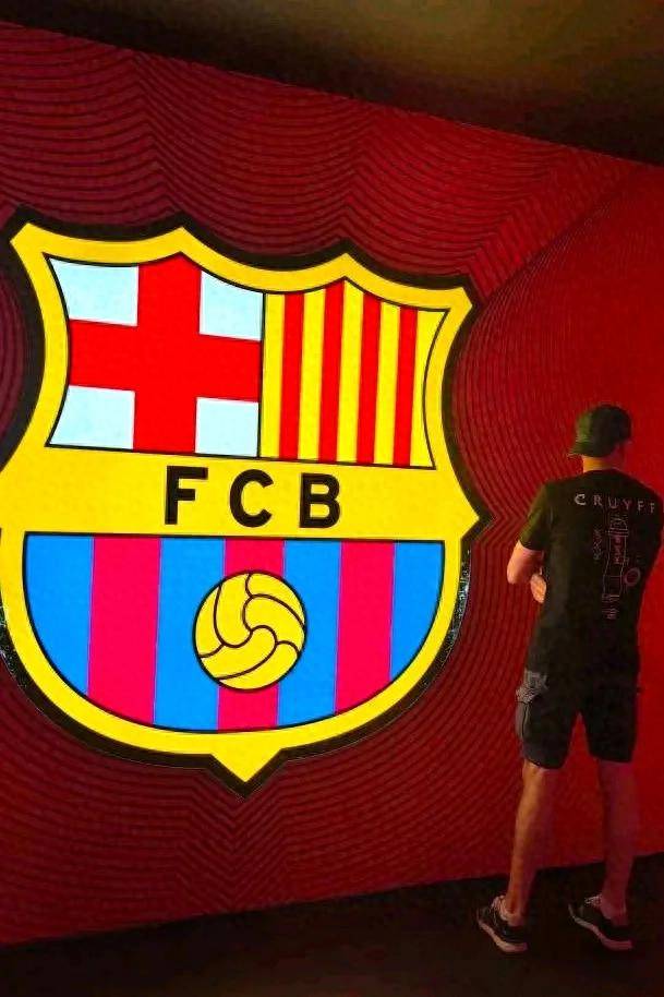 关于巴塞罗那客场大胜，缩小与领头羊的差距的信息