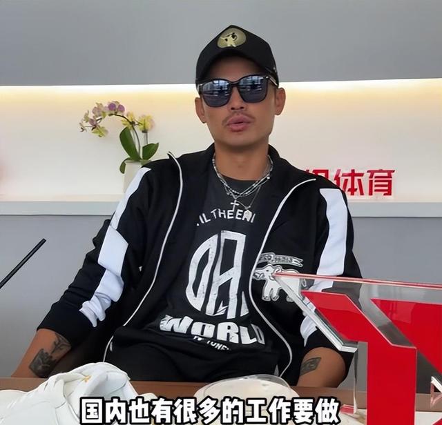 关于震撼！林丹在游泳赛场险胜对手！的信息