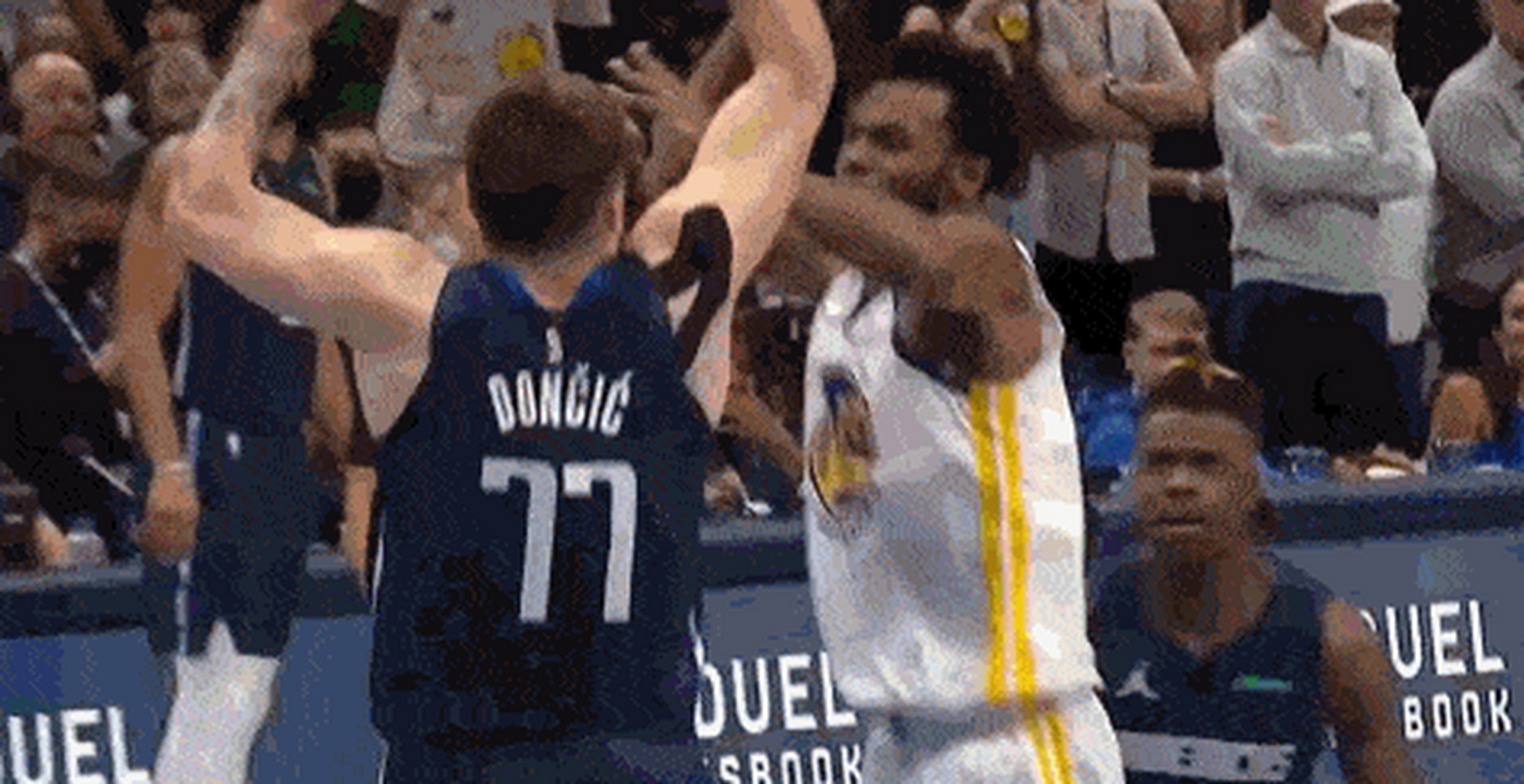 东契奇险胜唐斯，魔术关键表现点燃全场！